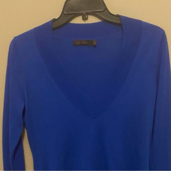 The Limited Merino Wool Blend Lightweight V-Neck Sweater Royal Blue Size Medium - Picture 2 of 5